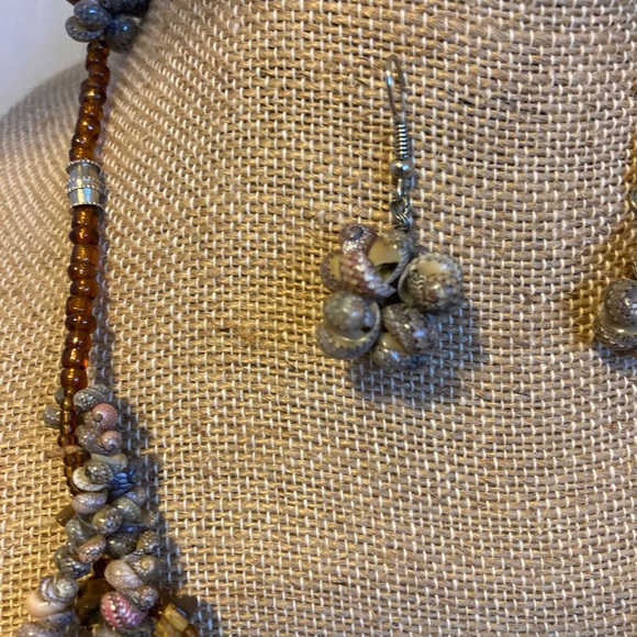 Necklace and matching earrings - Picture 2 of 3